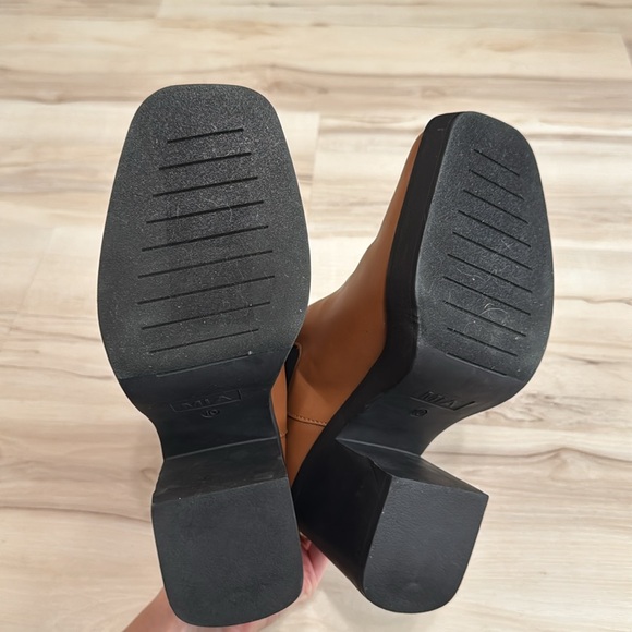 MIA Burnap Heeled Chelsea Ankle Boot - Picture 9 of 9